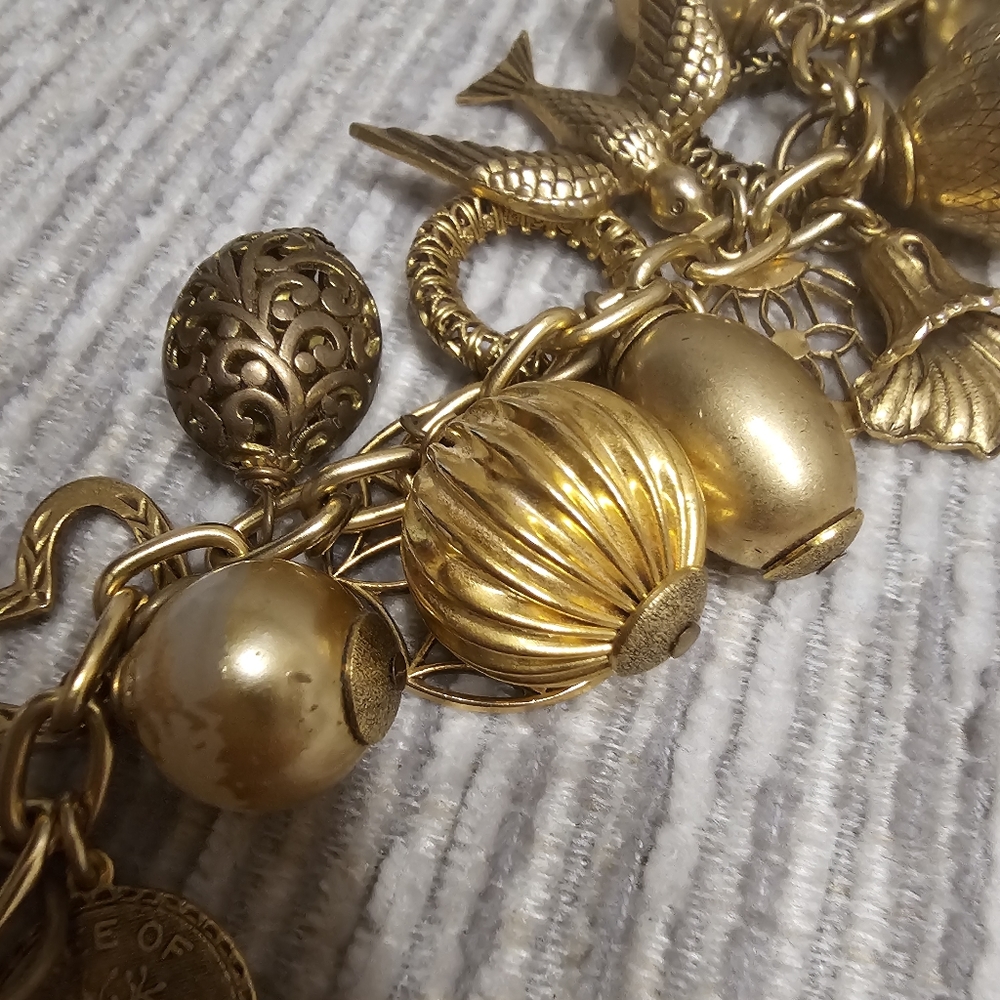 ♡ Lenora Dame Gold-Toned Vintage-Inspired Charm Bracelet ♡ - Picture 5 of 12